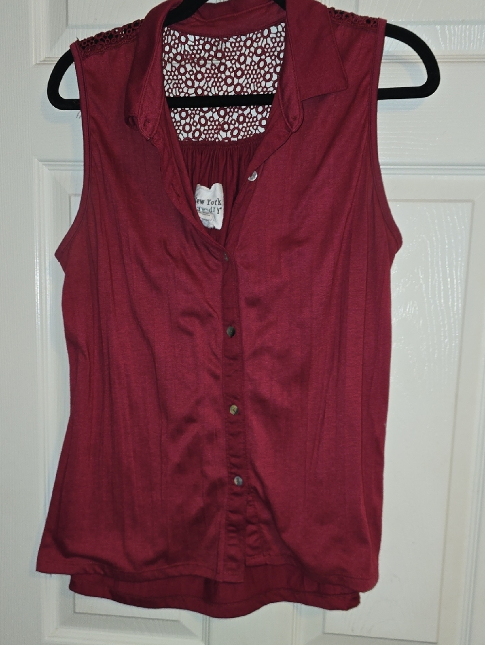 New York Laundry Maroon Sleeveless Button-Front Camisole with Lace Yoke